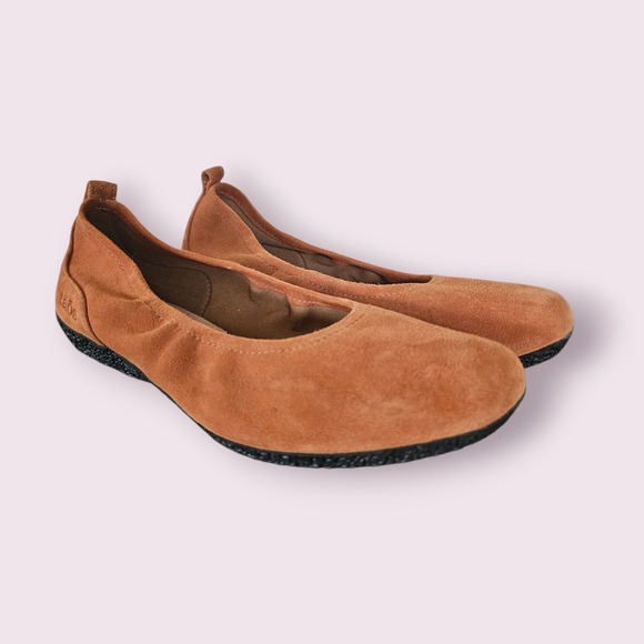 Taos Footwear Shoes - TAOS Suede Brown Orange Square toe Feet Friendly Elegant Chic Ballet Flts sz 7